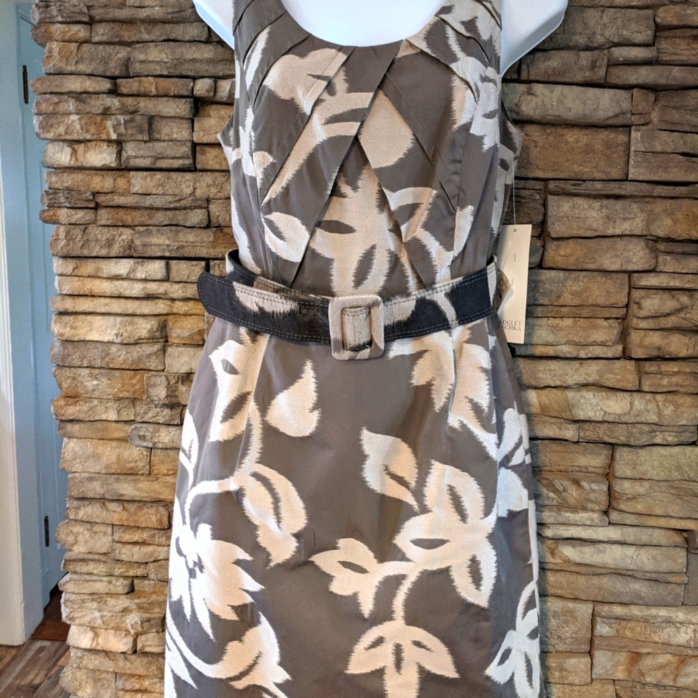 Badgley Mischka Dress size 6  NWT